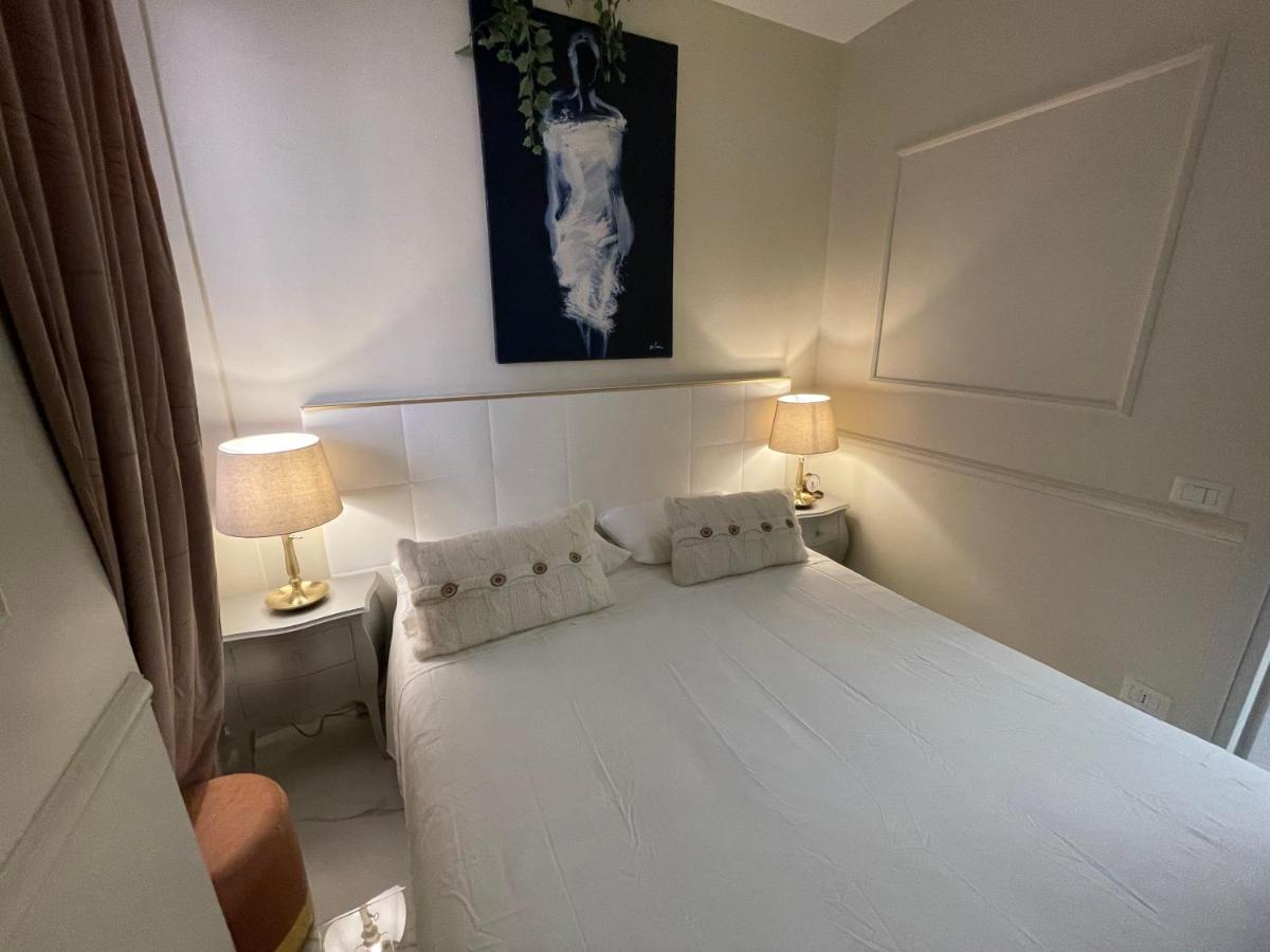Spanish Steps Glamour & Sauna Luxury Apartment **** Рим Экстерьер фото